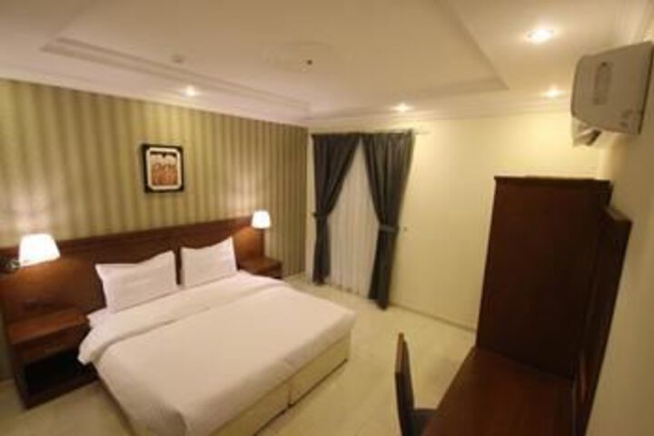 Room 14 of 30