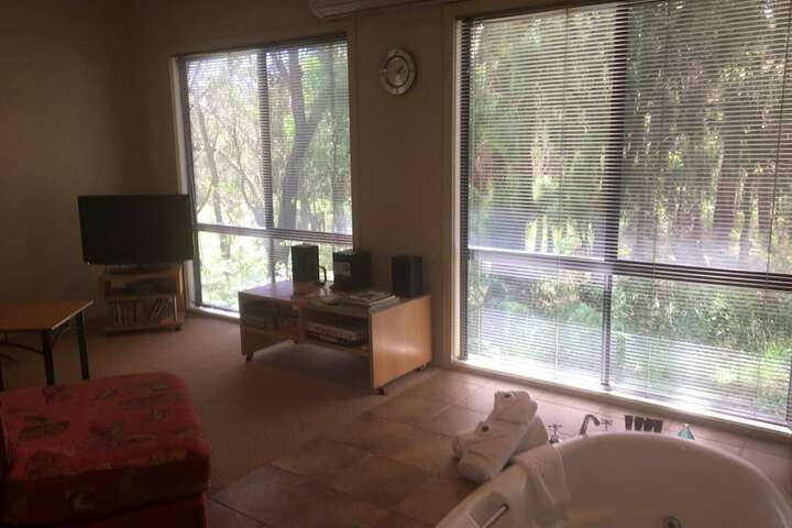 Room 6 of 12