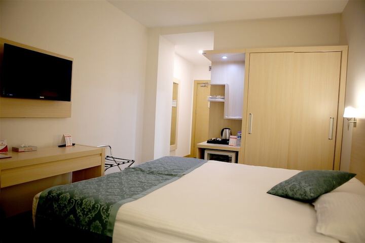 Room 12 of 34