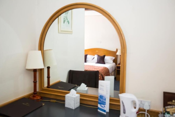 Room 28 of 128