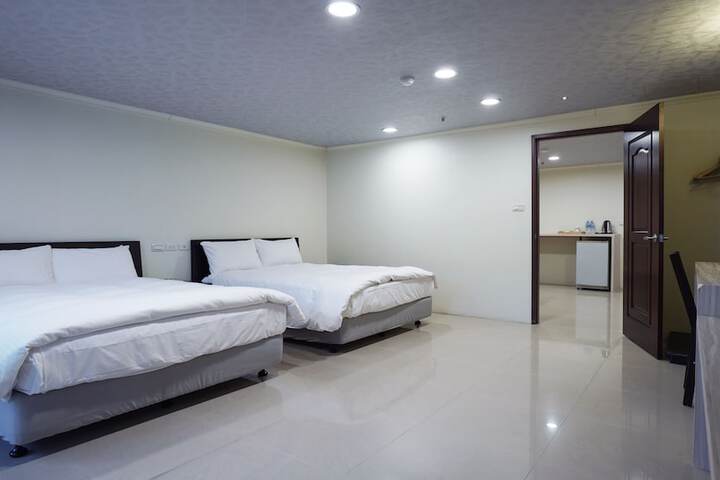 Room 22 of 73