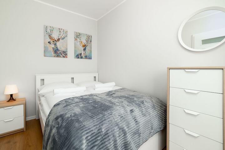 Room 18 of 375