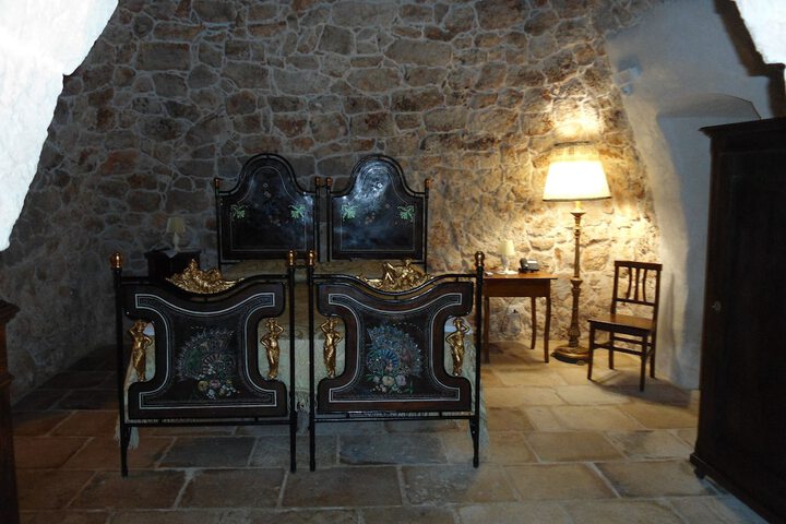 Room 10 of 85
