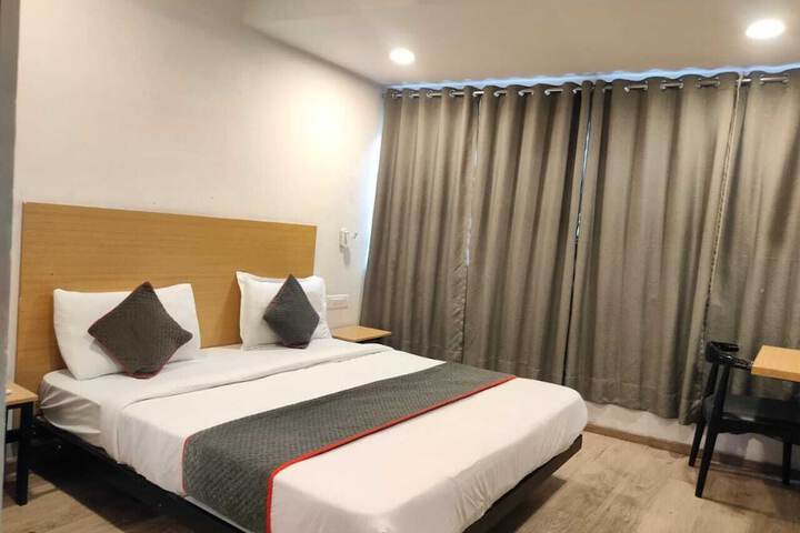 Room 9 of 13