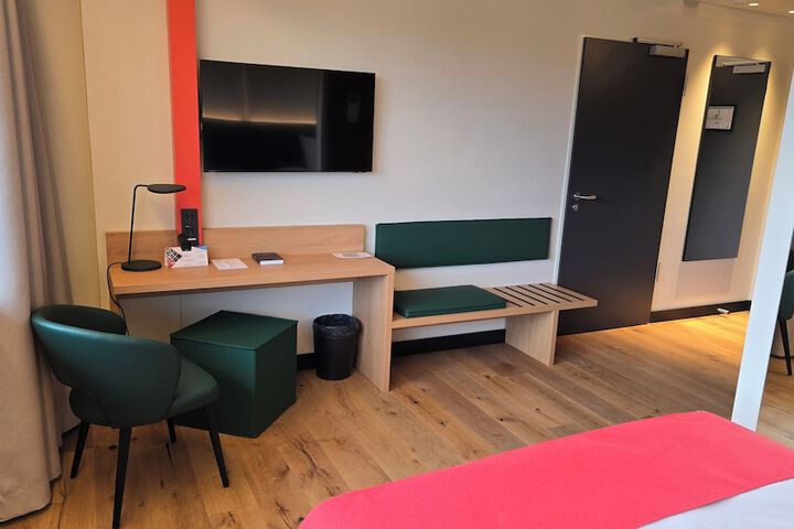 Room 7 of 46