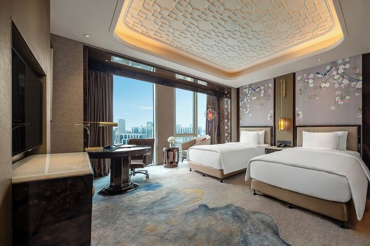Room 33 of 90