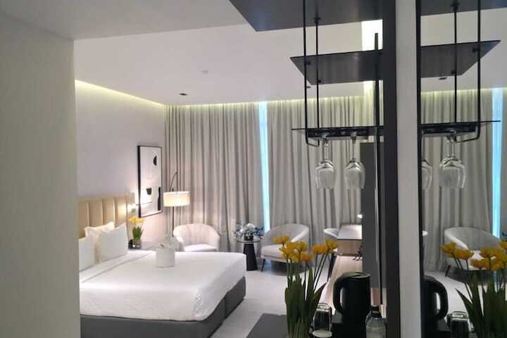 Room 18 of 191