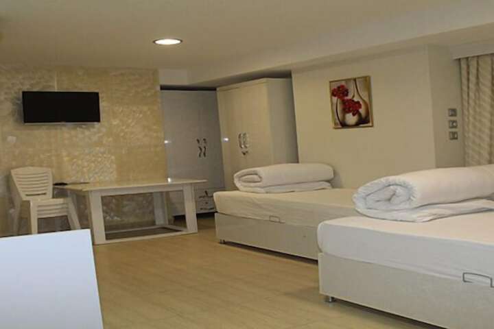 Room 5 of 11