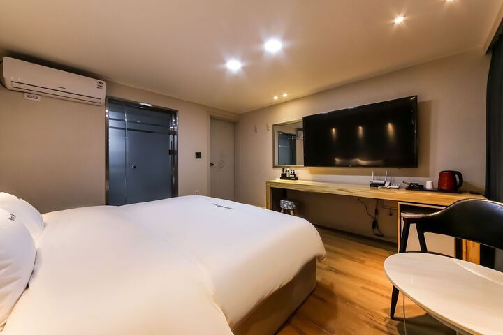 Room 26 of 67