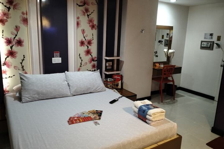 Room 8 of 20