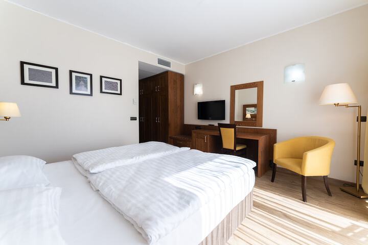 Room 4 of 138