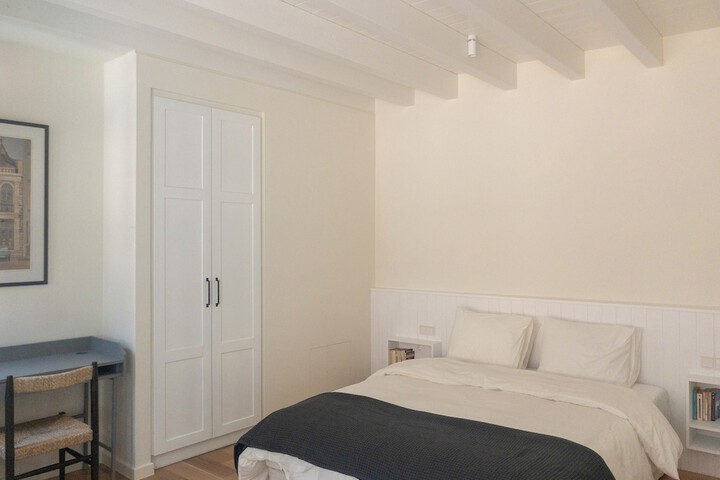 Room 9 of 32