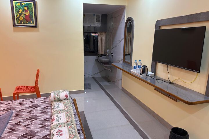 Room 10 of 18