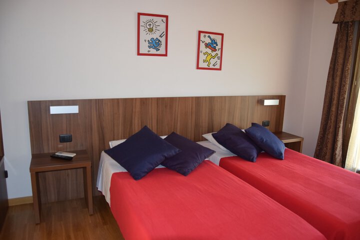 Room 6 of 65