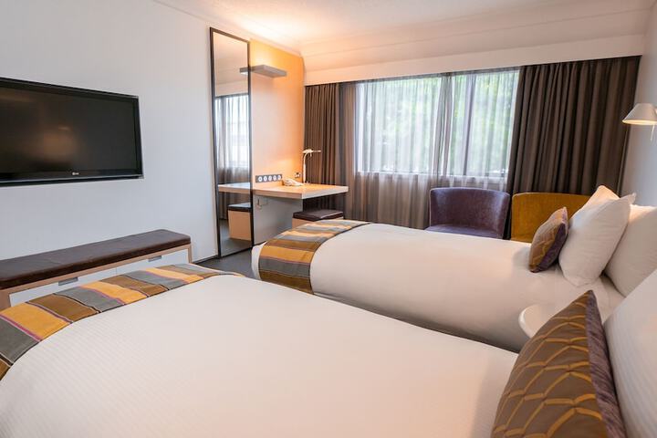 Room 5 of 42