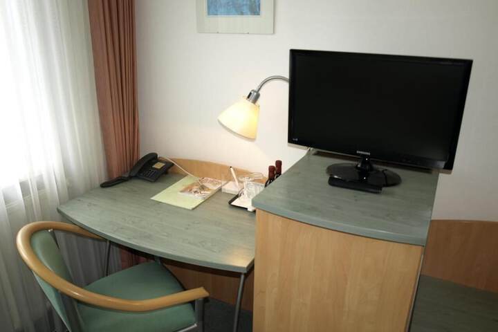 Room 16 of 37