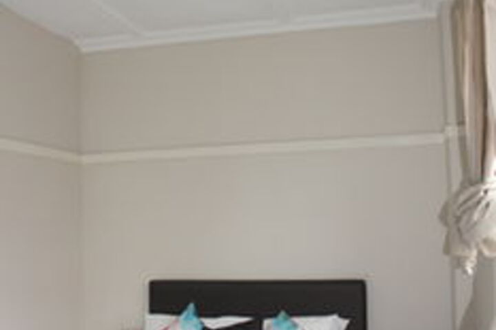 Room 9 of 32