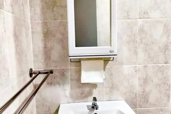 Room 7 of 18