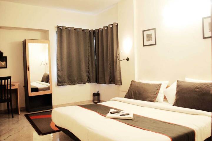 Room 6 of 18