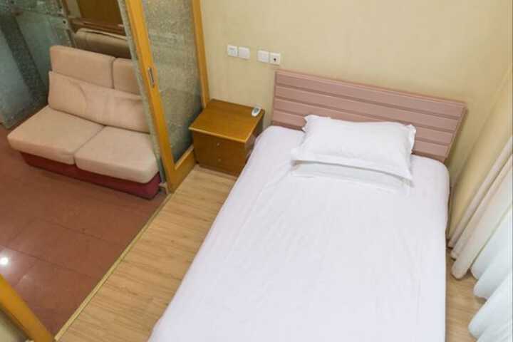 Room 74 of 94