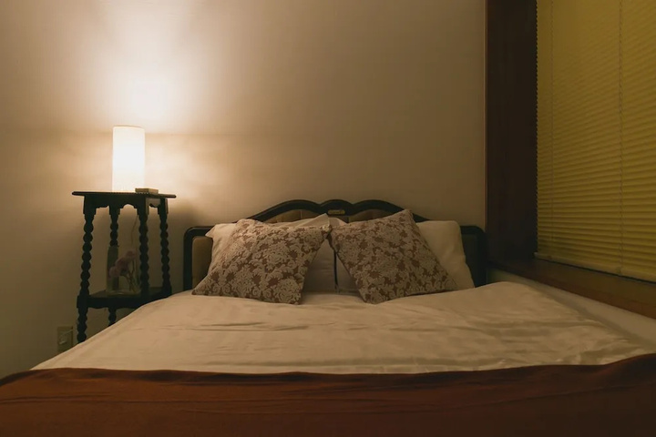 Room 5 of 16