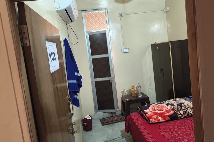 Room 5 of 6