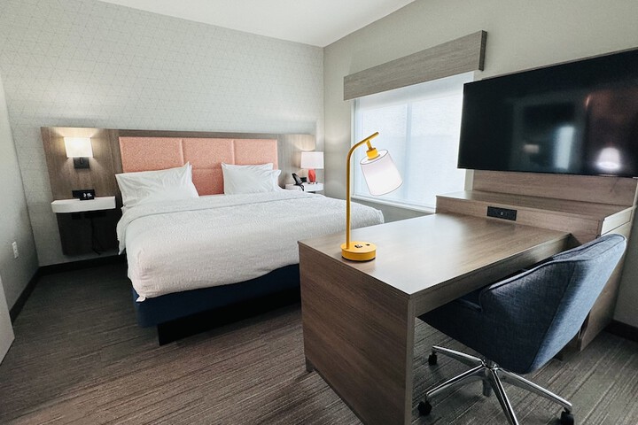 1 King Hearing Accessible Studio with Sofa Bed (30 of 41)