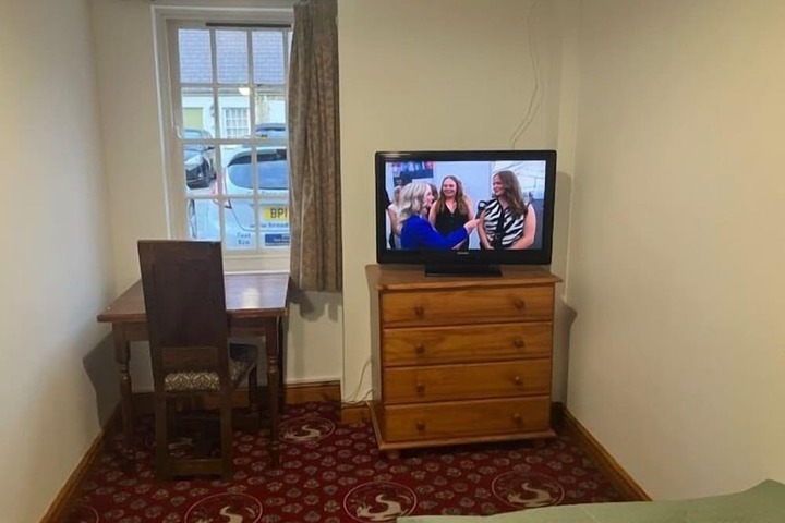 Room 25 of 86
