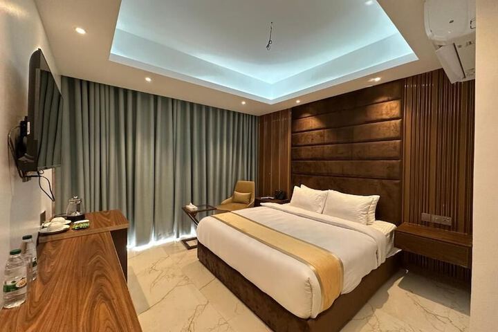 Room 2 of 12