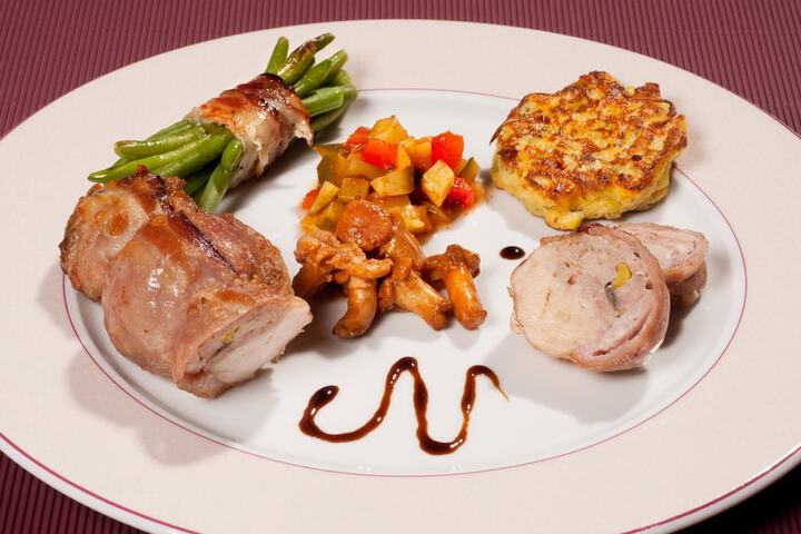 Dining 20 of 29