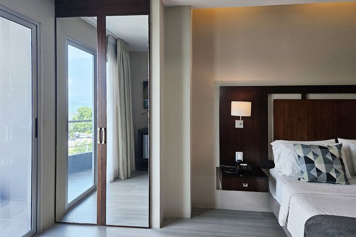 Room 17 of 44