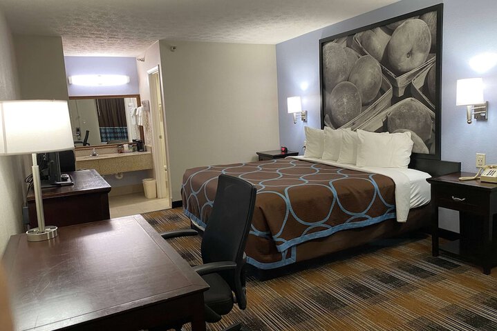 1 King Bed (2 of 8)