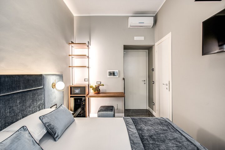 Room 13 of 82