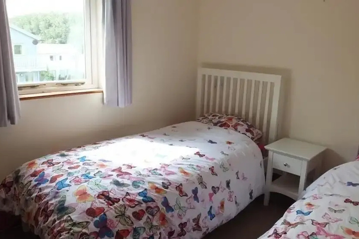 Room 5 of 13