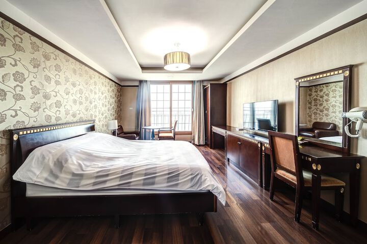 Room 5 of 39