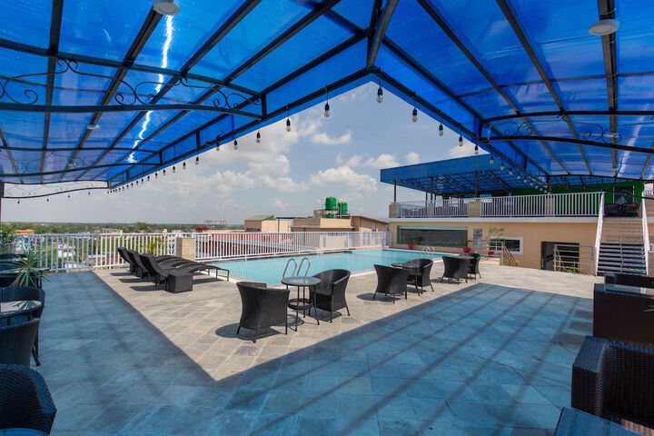 Pool 32 of 60