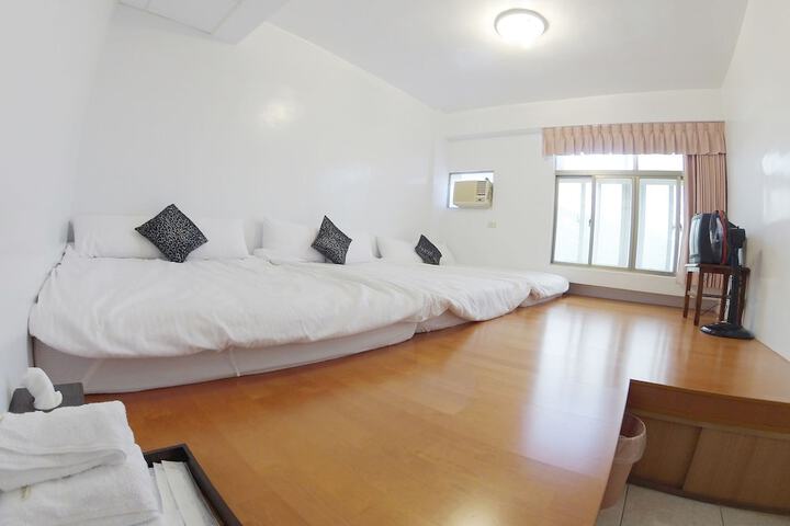 Room 12 of 38
