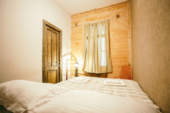 Room 2 of 46
