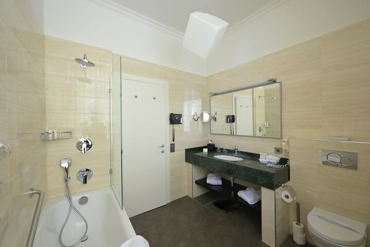 Room 13 of 41