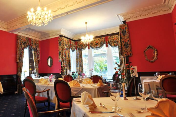 Dining 48 of 65