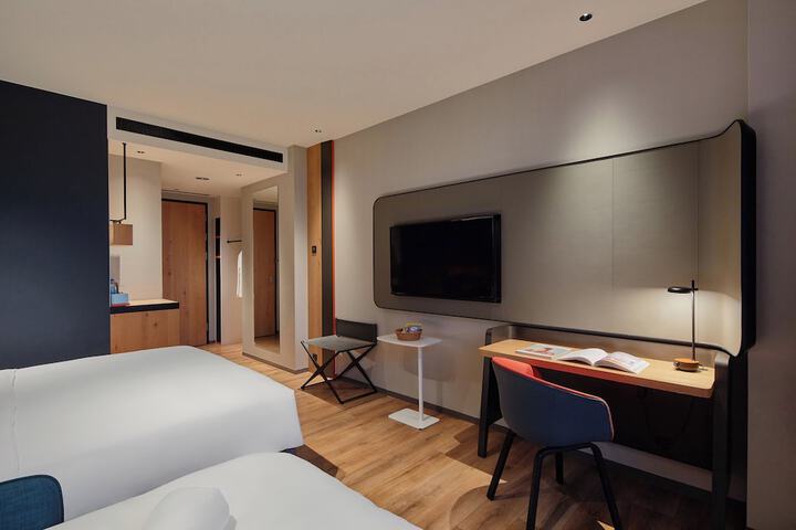 Room 13 of 82