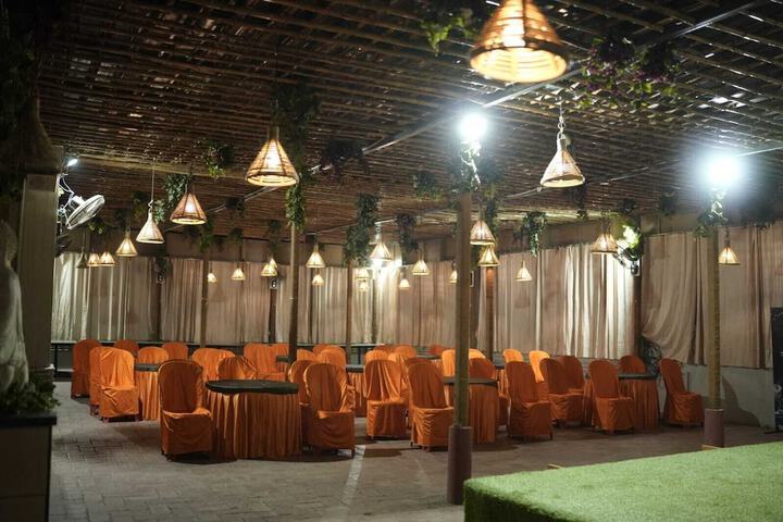 Ballroom/Hall 33 of 44