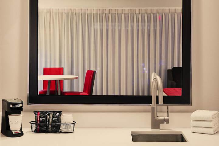 Room 10 of 61