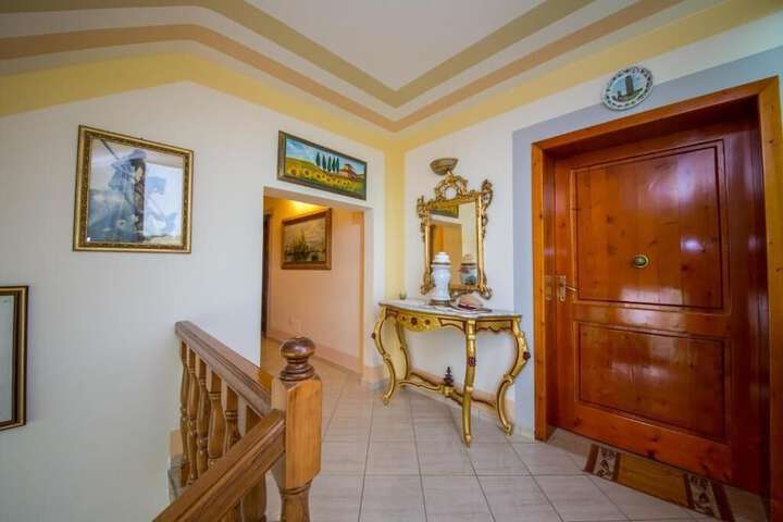 Ballroom/Hall 42 of 60