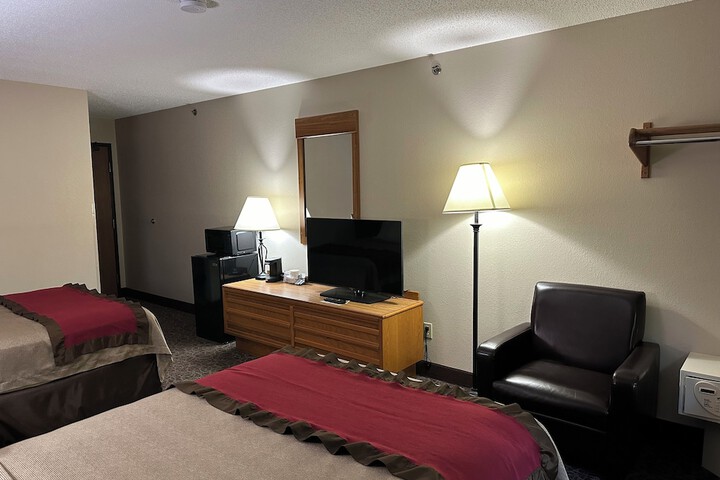 2 Double Beds (1 of 7)