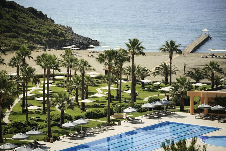 Hotel with Pool
