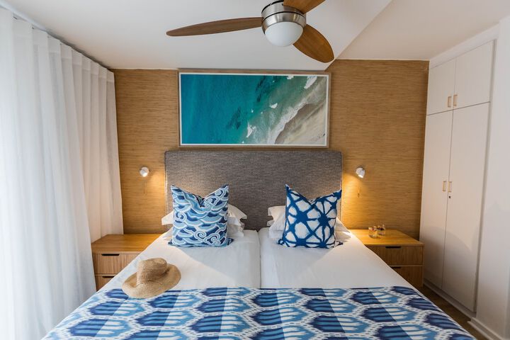 Room 8 of 115