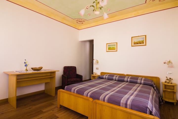 Room 6 of 23