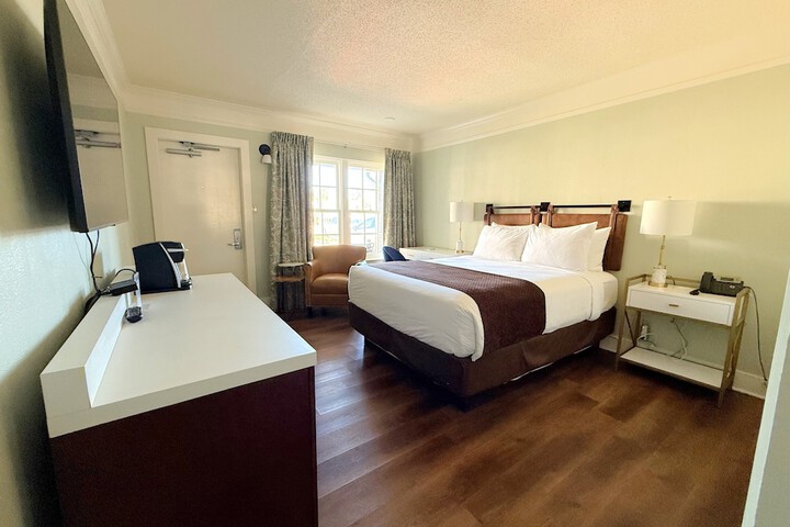 Room 25 of 61