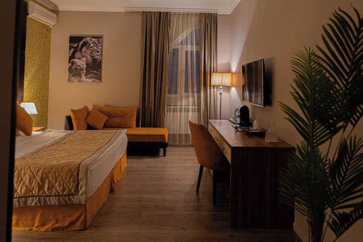Room 10 of 60